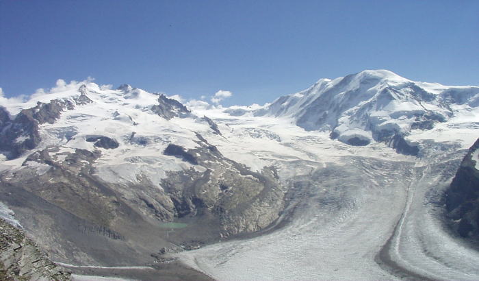 �S���i�[�O���[�g���猩�������e���[�U�ƃ��X�J��